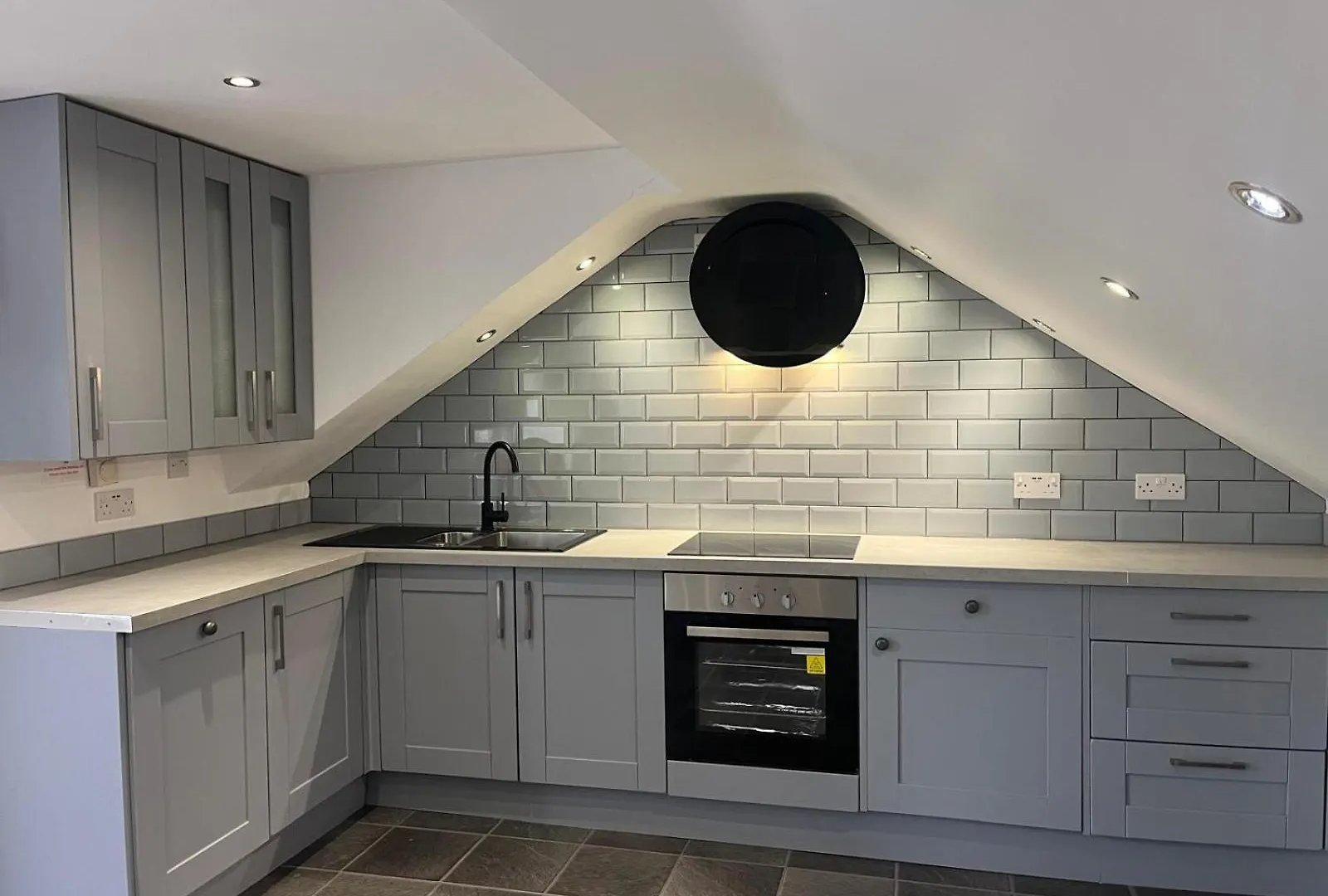 Holiday home Upside Down House: Quirky Retreat Near Sherwood Forest Nottingham